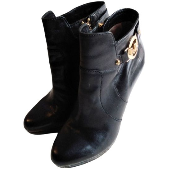 Michael Kors Black Leather Heeled Ankle Boots Gold Tone Hardware Size 7M - Picture 1 of 13